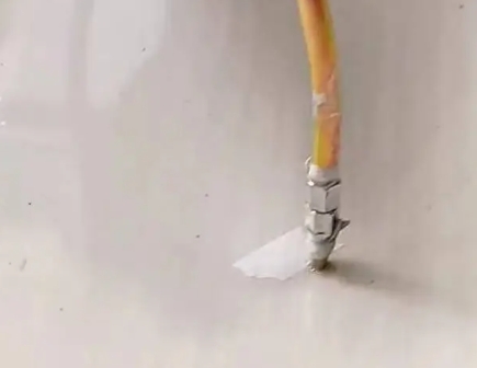 金寨瓷砖空鼓维修公司专业解答在瓷砖铺贴过程中，如果使用的砂料过粗（如全部使用了粗砂），可能会导致以下问题