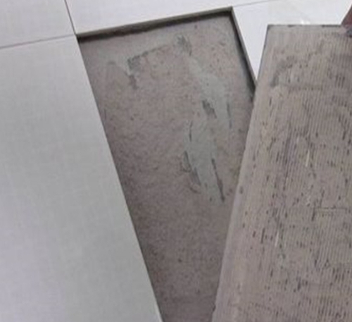 金寨瓷砖空鼓维修公司分享瓷砖铺贴时如果打浆（即涂抹在瓷砖背面和基层上的砂浆或瓷砖胶）过少，会带来以下问题